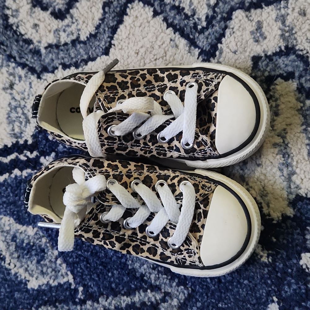 Converse leopard